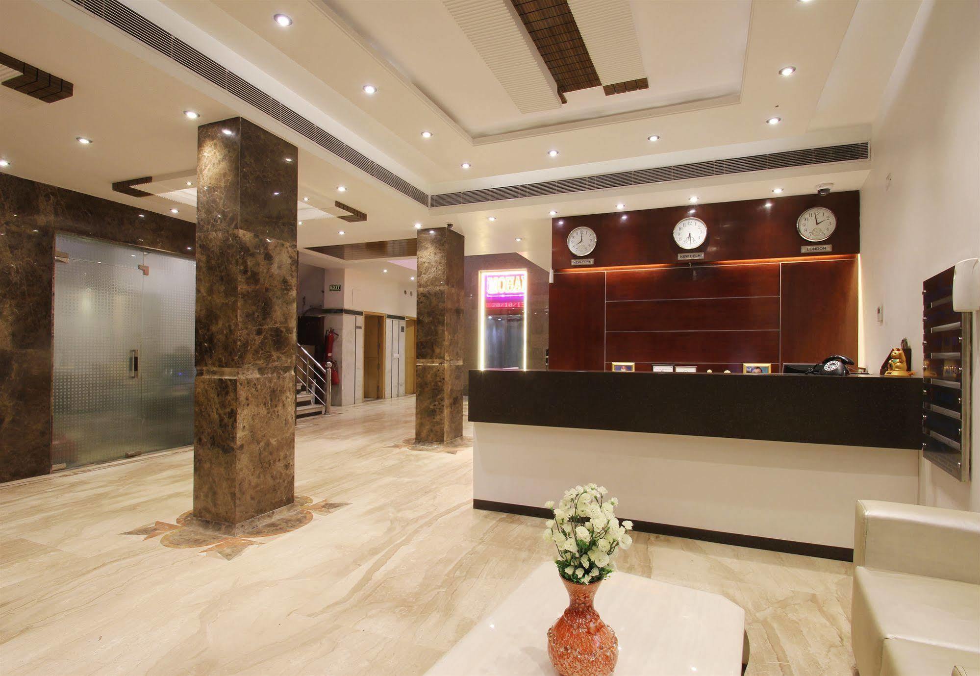 Hotel Mohan International Нью-Дели Экстерьер фото
