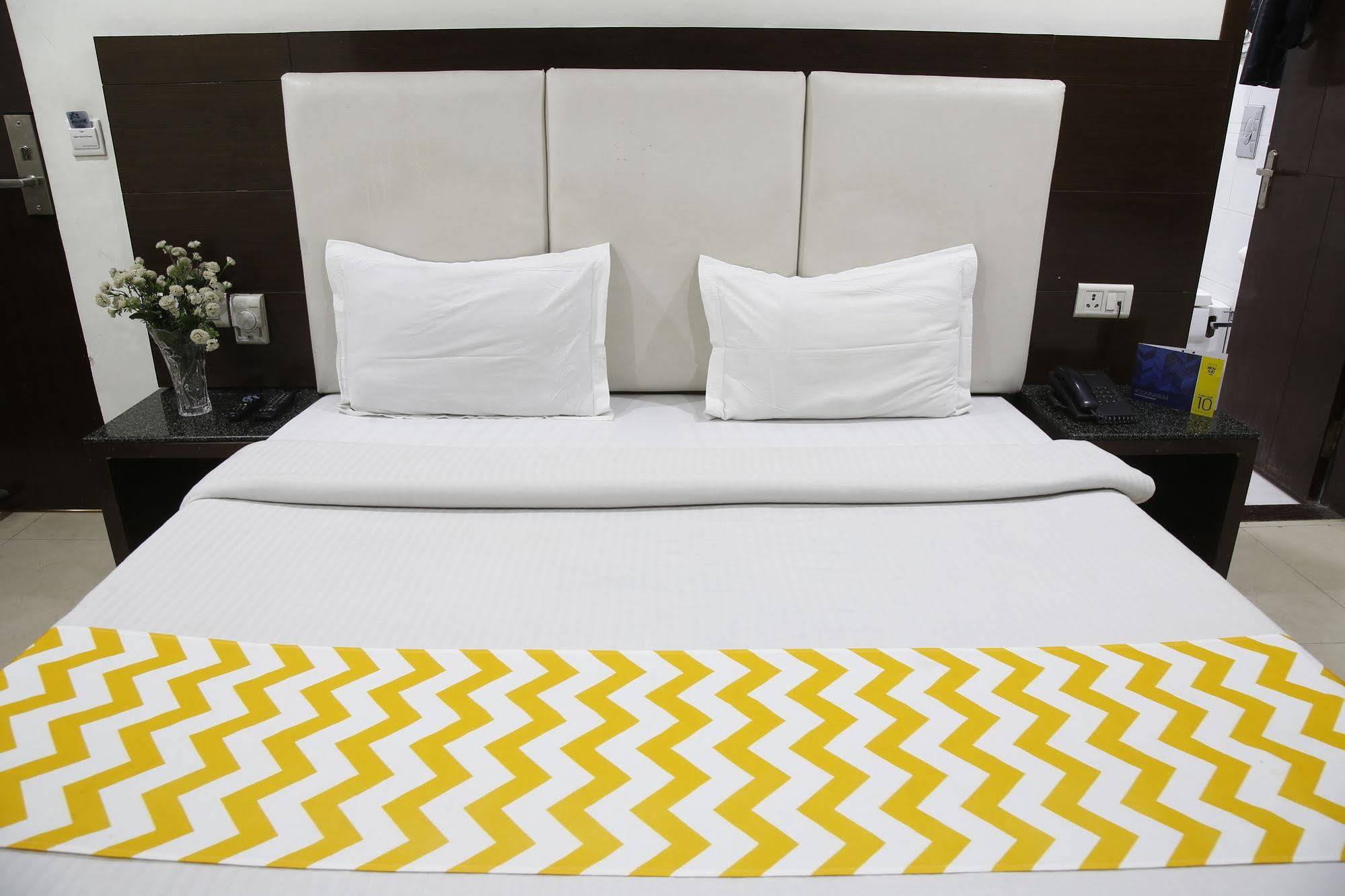 Hotel Mohan International Нью-Дели Экстерьер фото