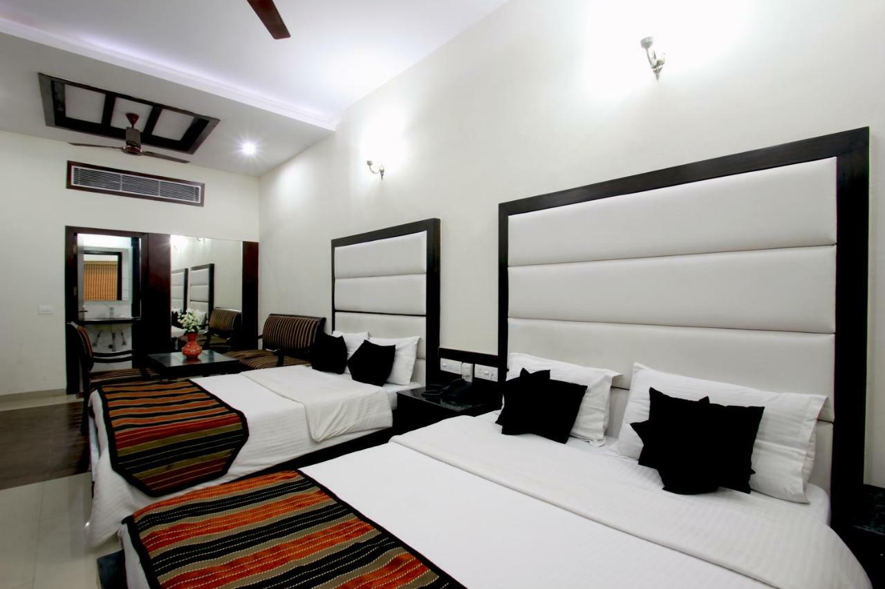 Hotel Mohan International Нью-Дели Экстерьер фото