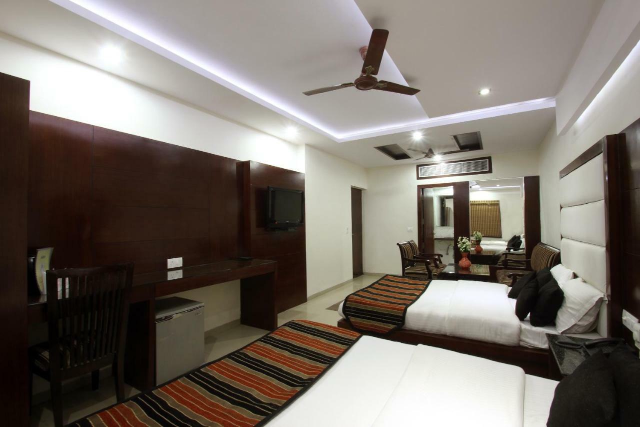 Hotel Mohan International Нью-Дели Экстерьер фото