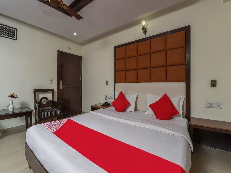 Hotel Mohan International Нью-Дели Экстерьер фото
