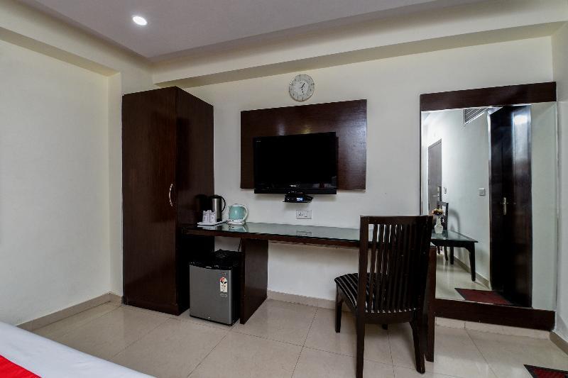 Hotel Mohan International Нью-Дели Экстерьер фото